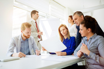 Obraz premium Businesspeople collaborating in office