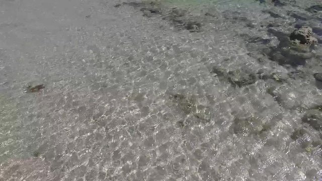 Fuerteventura: Grande Playas beach, una delle spiagge pi&ugrave; famose per il surf e il kitesurf, acqua cristallina, formazioni rocciose, sottosuolo, vista sull'isolotto di Lobos il 7 settembre 2016