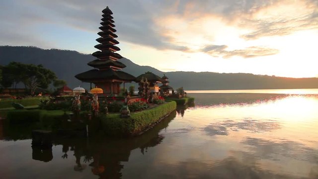 Pura Ulun Danu Bratan, Hindu temple on lake landscape,