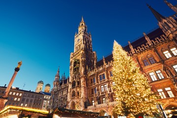 Naklejka premium Jarmark bożonarodzeniowy w Monachium