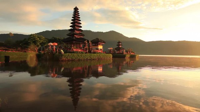 Pura Ulun Danu Bratan, Hindu temple on lake landscape,