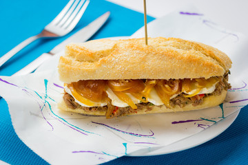 Meat sandwich with sweet onion and goat cheese