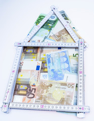 Zollstock und Banknoten