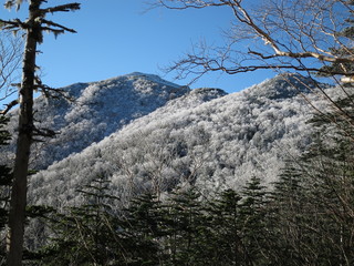雪化粧した山々