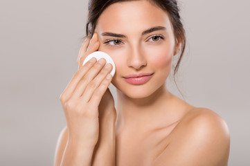 Woman remove make up