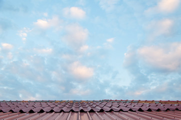 Obraz premium Top of roof tile and sky with clouds in the rainy season