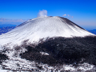 雪の浅間山