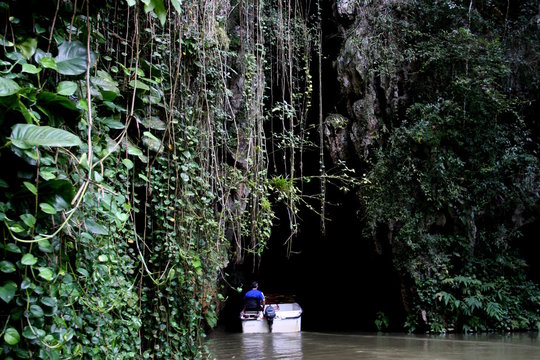 Kuba, Eingang der Tropfsteinh&ouml;hle Cueva del Indios bei Vinales