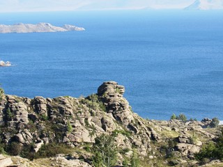Гора, похожая на сфинкса, смотрит вдаль....