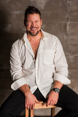 Веселый мужчина