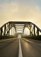 Brücke im Nebel Strasse 