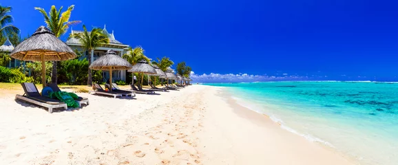 Papier Peint photo Plage tropicale Vacances tropicales sereines - parfaites plages de sable blanc de l& 39 île Maurice