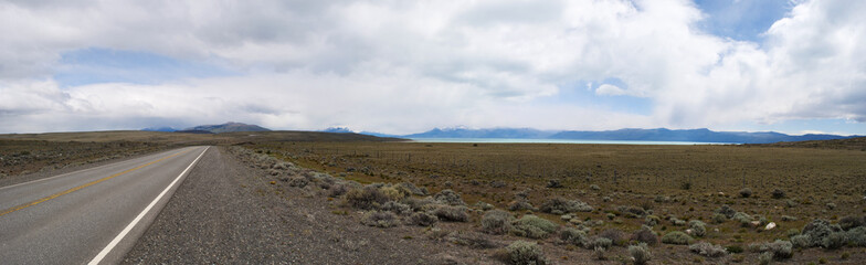Fototapeta na wymiar Argentina, 21/11/2010: una strada nel paesaggio sconfinato della Patagonia nella campagna di El Calafate, la città sul confine meridionale del lago Argentino