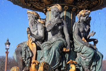 Fototapeta na wymiar Statues de la fontaine des Mers place de la Concorde à Paris, France