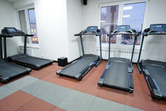 The image of treadmills in a fitness hall