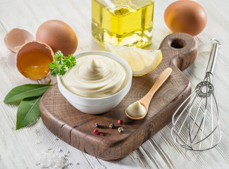 Natural mayonnaise ingredients and the sauce itself.