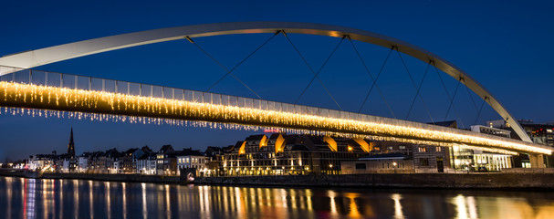 Naklejka premium Panorama Hoog brug Maastricht