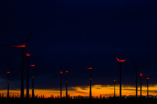 Windpark bei Nacht