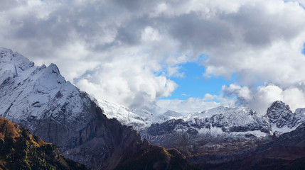 Fototapeta na wymiar Autumn alpine landscape in the Dolomites, Italy, Europe