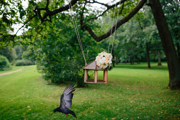 Naklejka premium Feeder for birds and bouquet