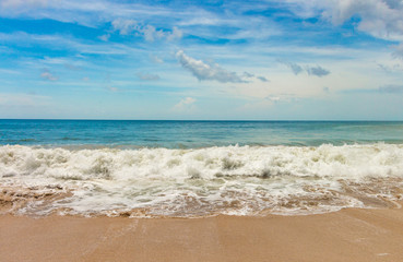 Fototapeta na wymiar Beach in Bali called Dreamland. Shore line and waves