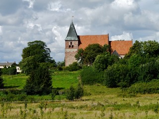Fototapeta na wymiar Kirche von Bobbin auf Rügen