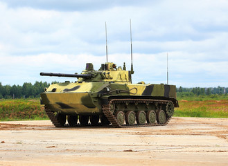 Airborne combat vehicle