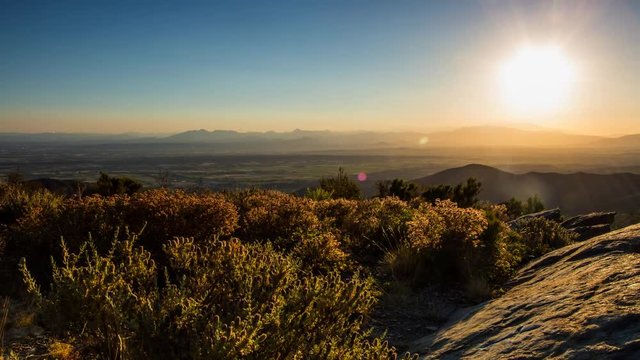 Zeitraffer tourismus, Sonnenuntergang in den Spanischen Bergen von Katalonien