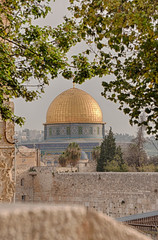 Obraz premium The dome of the Rock Mosque in the old city of Jerusalem