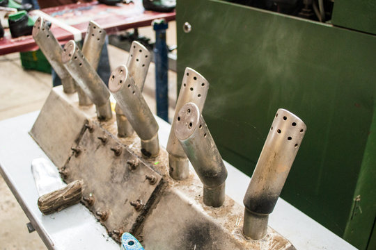 Horizontal photo in color of a device made of stainless steel made to generate steam to relent shoes