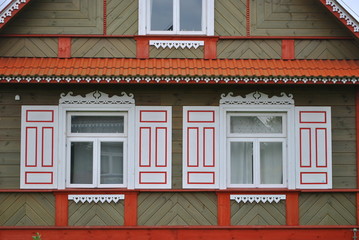Fototapeta na wymiar Okna w wiejskim domu na Podlasiu