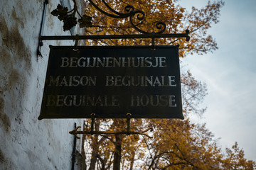 Fototapeta premium Pointer to Ten Wijngaerde (Bruges Béguinage), Belgium