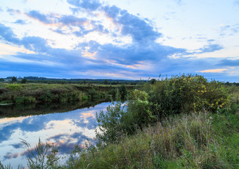 Obraz premium River outside the city