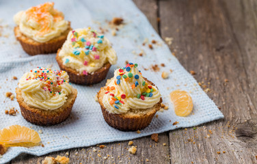Cupcakes with white frosting and sprinkles