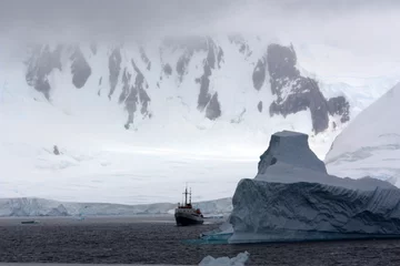 Wandaufkleber Schiff in der Antarktis © bummi100
