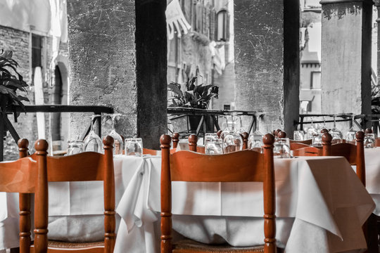 Caffe Venece.