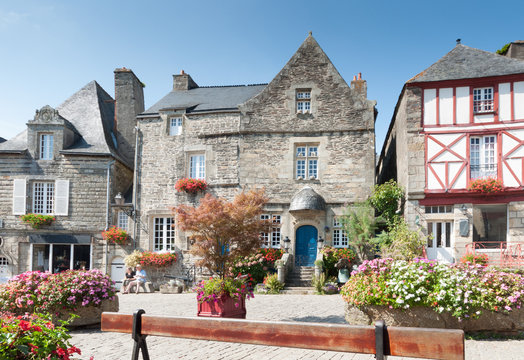 historische Geb&auml;ude in Rochefort on Terre, Bretagne, Frankreich