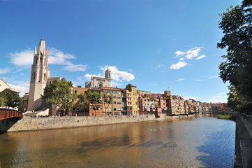 Fototapeta premium Panorama of the Catalan city of Girona on the river Onyar 