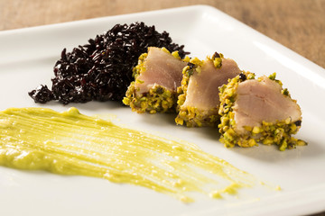 Tuna with pistachio crust, black rice and avocado puree