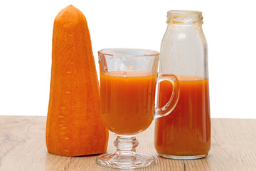 Fresh carrot and juice from it
