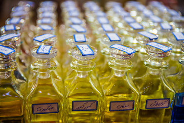Flacons de parfums dans le bazar d'Ispahan (Iran)