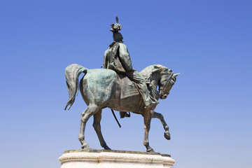 Obraz premium View of a statue of Vittorio Emanuele II in Rome. Grand marble, classical temple honoring Italy's first king & First World War soldiers.
