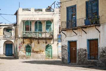 Fototapeta na wymiar local architecture street in central massawa old town eritrea
