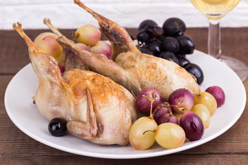 Baked quails close-up