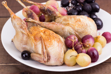 Quails with baked grapes