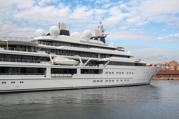 Yacht à quai 