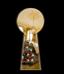 Blick durchs Schlüsselloch am Heiligabend