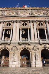 Façade de l'opéra Garnier à Paris, France