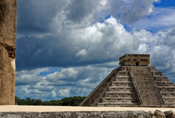 Chichen Itza - Castillo - Kulkulkan Tempel - Mexiko