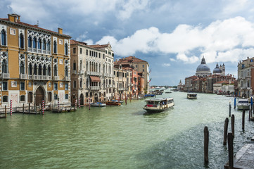 Canal Grande in Venedig mit Santa Maria Salute Kirche